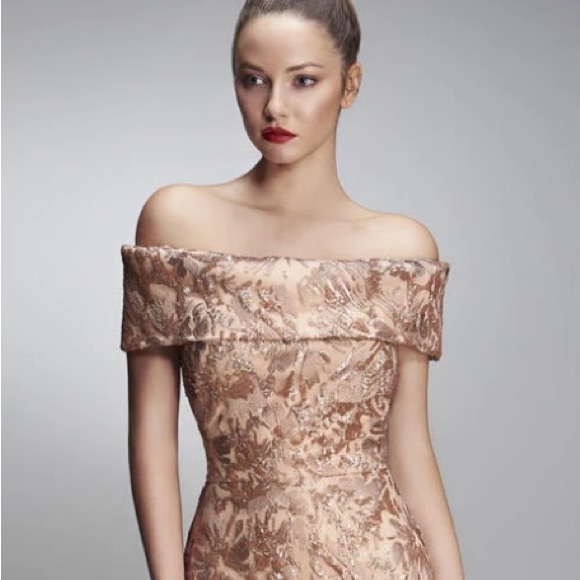 Stunning off the shoulder rose lace gown is fully lined and is very forgiving - Picture 1 of 11